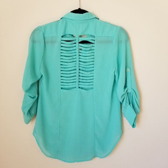 Agaci Button-Down Blouse - Picture 3 of 5